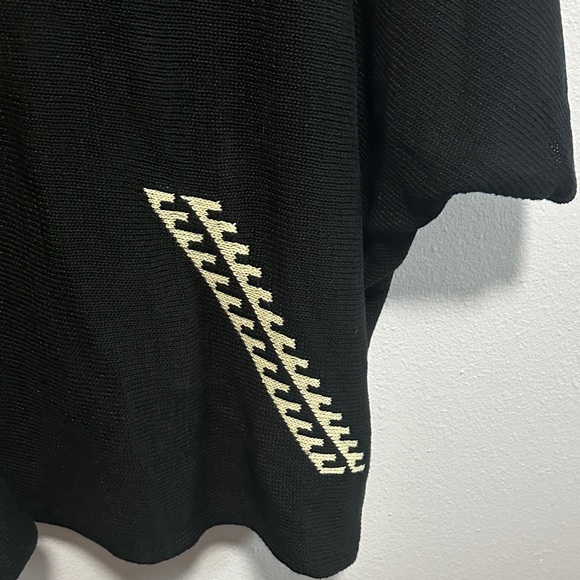 Ralph Lauren Black and Cream Patterned Blouse - Picture 6 of 11